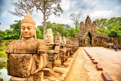 Angkor Tapınağı