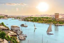 Nil Nehri Tekneleri Mısır Aswan Şehri Manzaralı