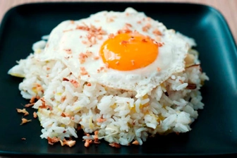 Arroz con Huevo Frito