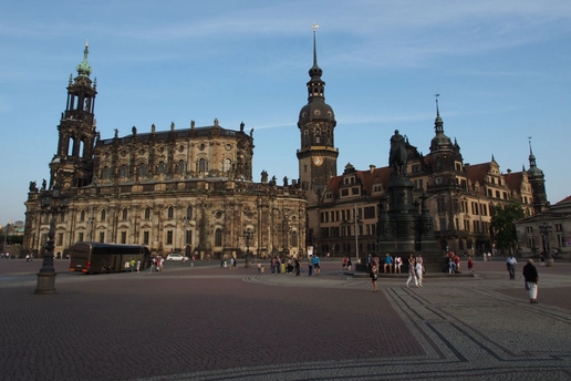 Dresden Tiyatro Meydanı