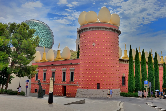 Dalí Tiyatrosu ve Müzesi