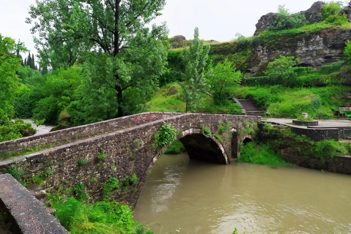 Eski Ribnica Nehri Köprüsü