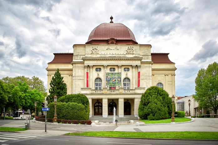 Graz Opera Binası