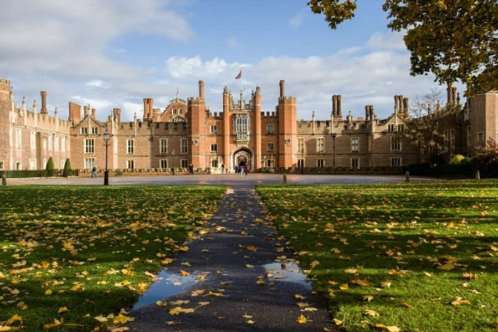 Hampton Court Sarayı