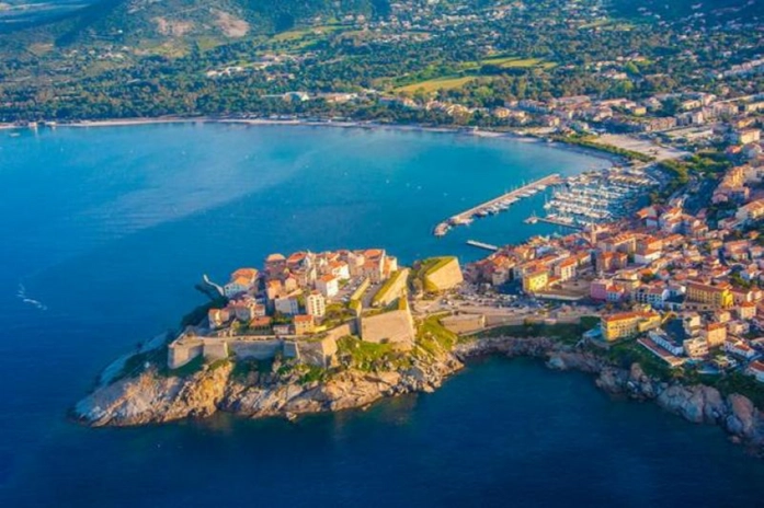 Korsika Hakkında