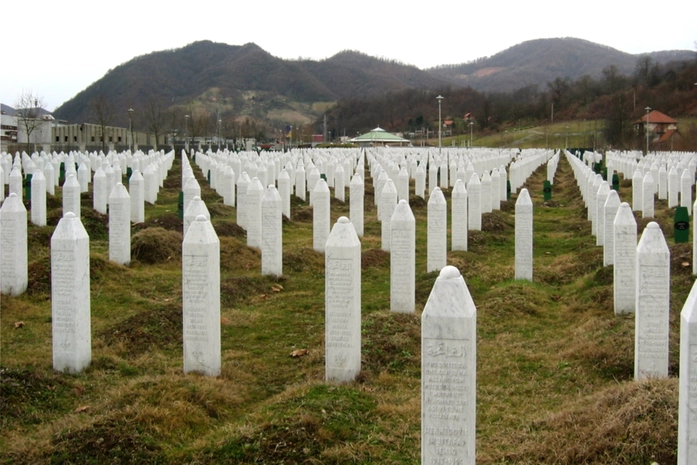 Srebrenitsa Soykırım Anıtı