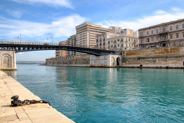 Taranto Döner Köprü