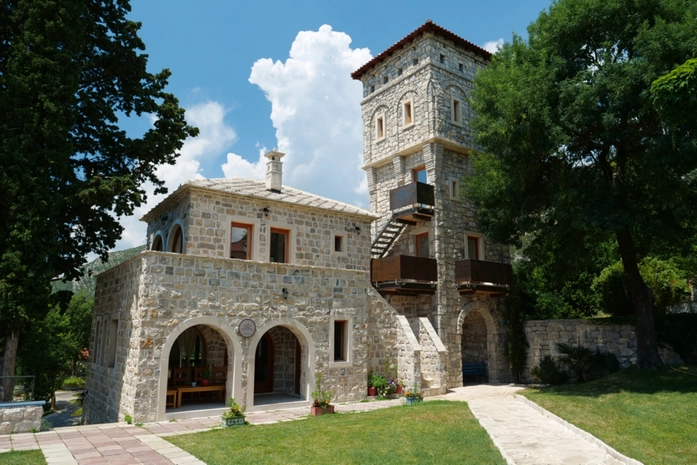 Tvrdoš Manastırı